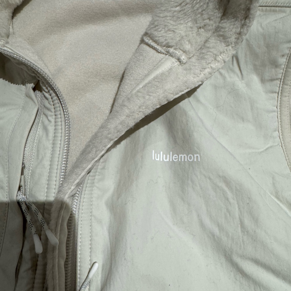 lululemon athletica Cream Vest - Picture 5 of 8